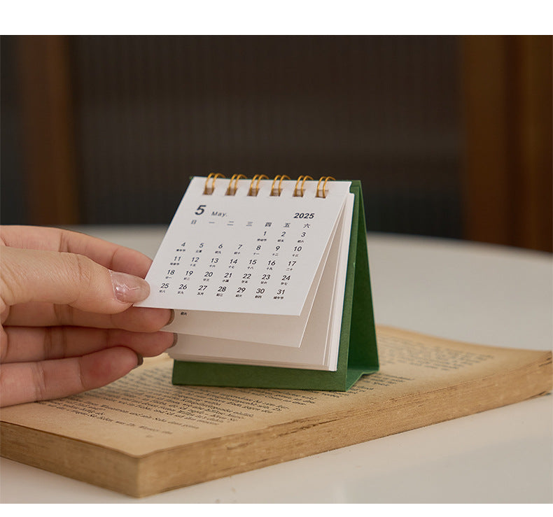 Mini calendrier de bureau Focus – Calendrier de bureau compact pour espaces de travail
