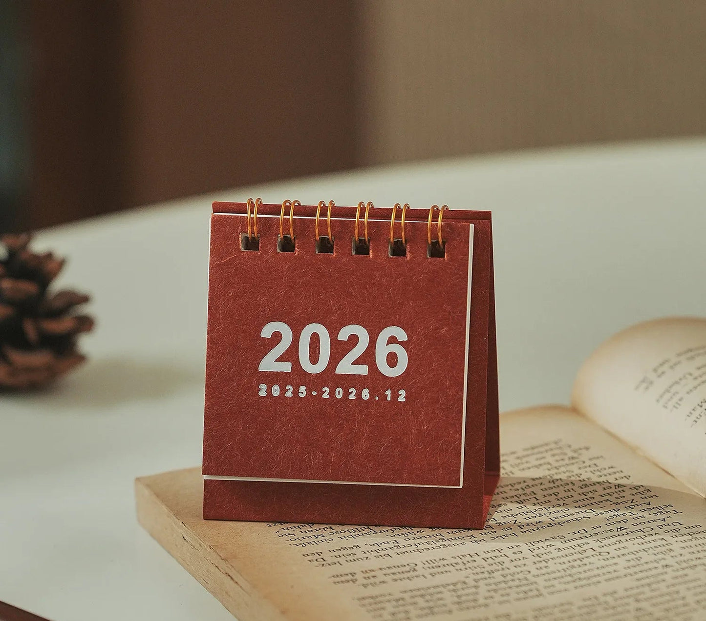 Mini calendrier de bureau Focus – Calendrier de bureau compact pour espaces de travail