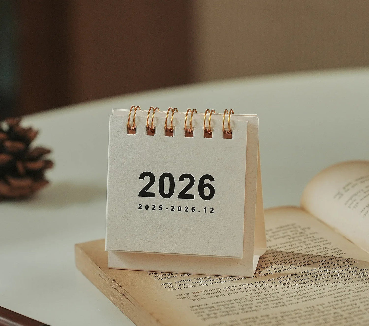Mini calendrier de bureau Focus – Calendrier de bureau compact pour espaces de travail