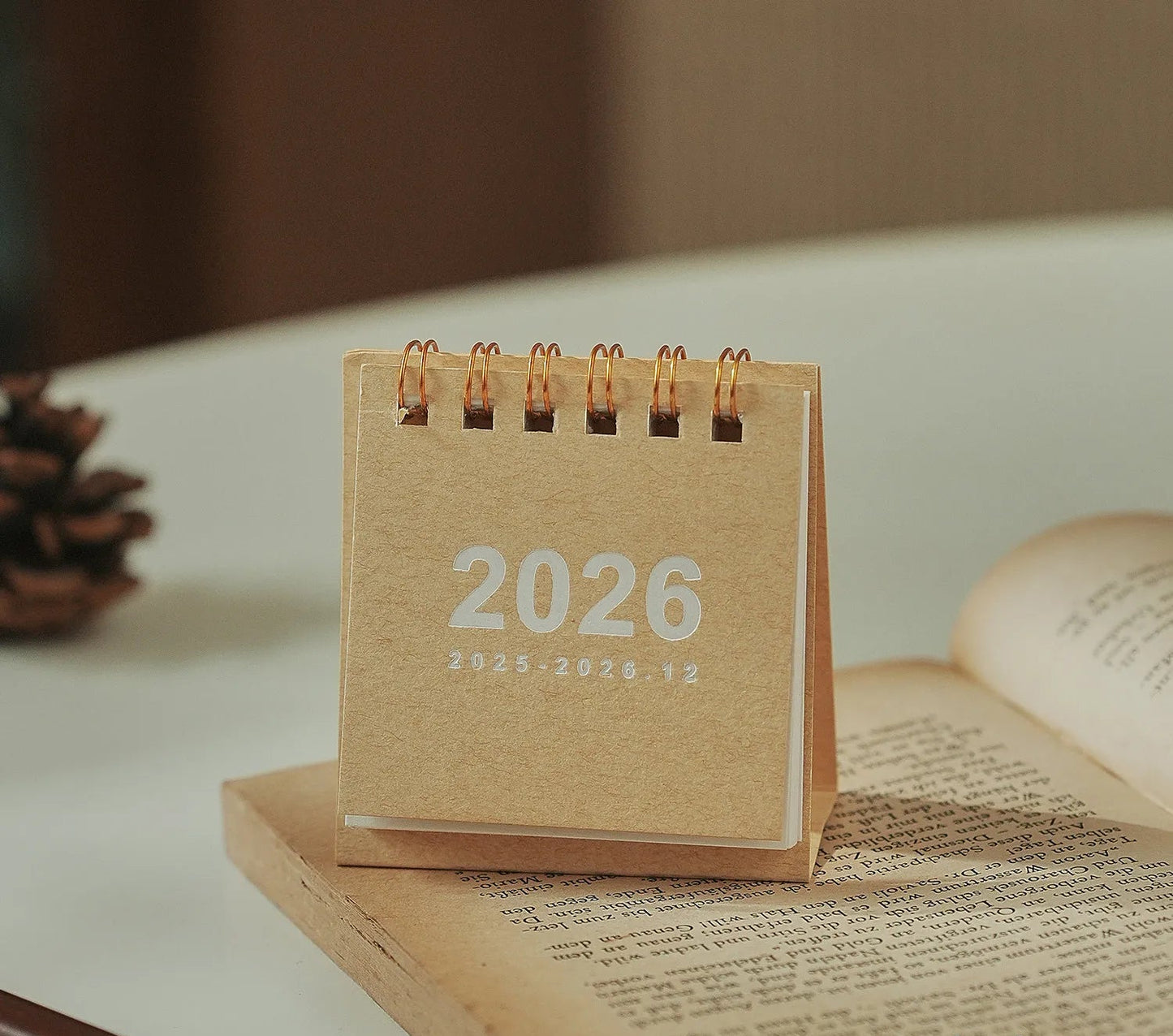 Mini calendrier de bureau Focus – Calendrier de bureau compact pour espaces de travail
