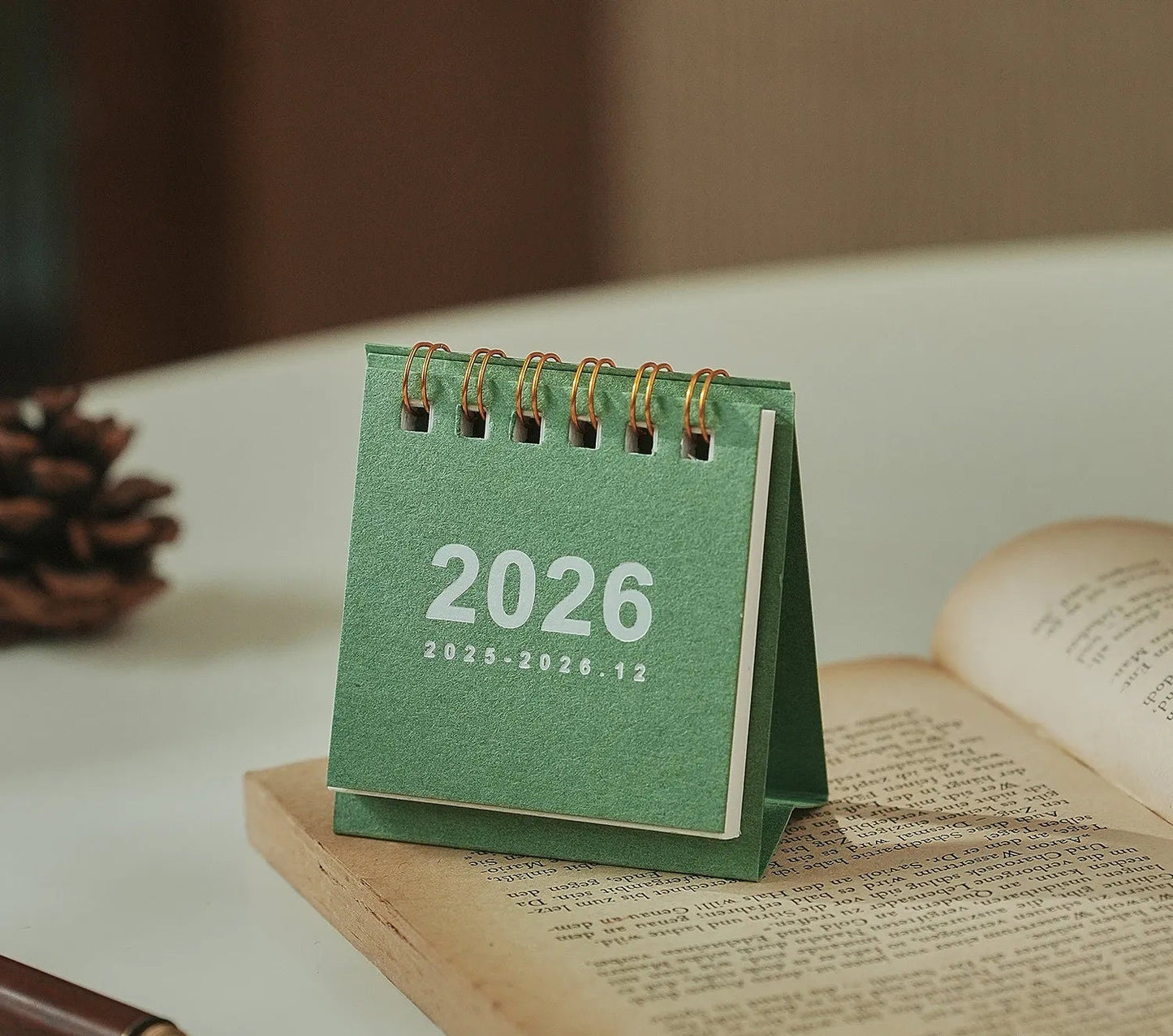Mini calendrier de bureau Focus – Calendrier de bureau compact pour espaces de travail