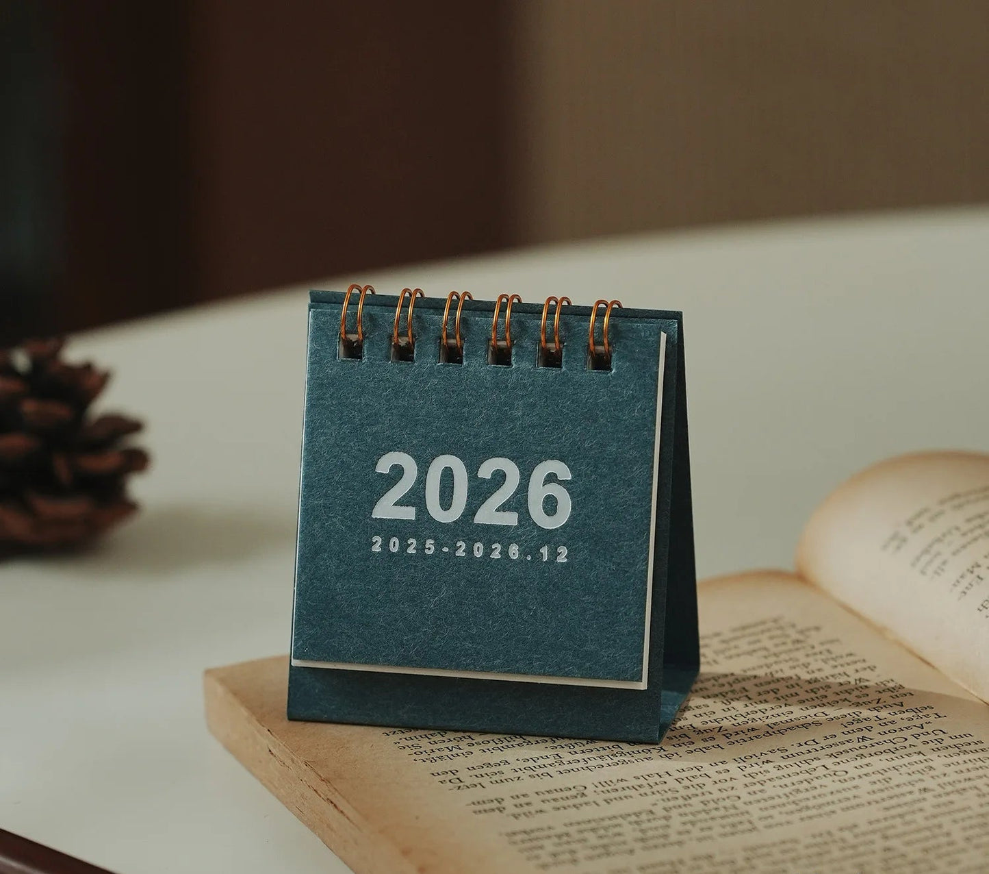 Mini calendrier de bureau Focus – Calendrier de bureau compact pour espaces de travail